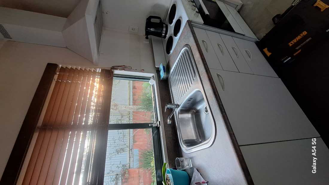 Auckland kitchen with newly replaced mixer tap and sink after a TradePlus handyman visit